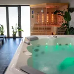 Uroczy Belle View Jacuzzi Sauny Centrum Апартаменты *