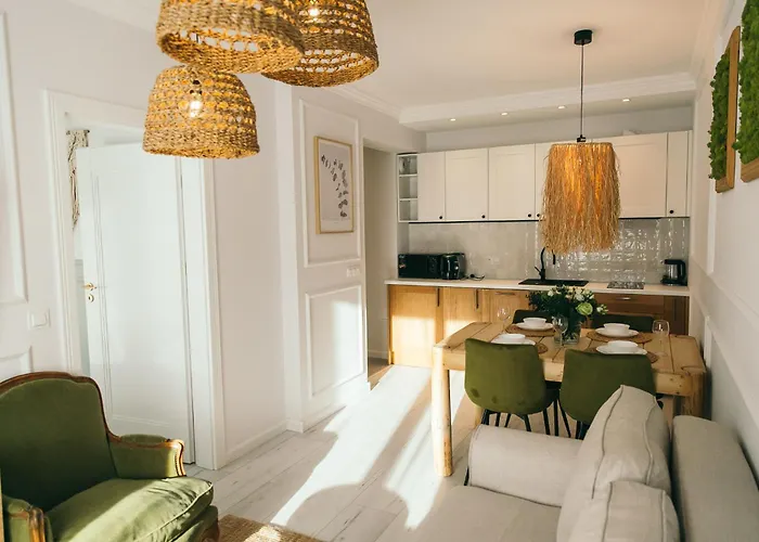 Uroczy Belle View Jacuzzi Sauny Apartment